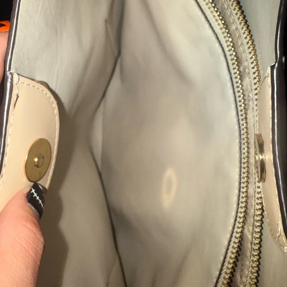 Michael Kors Cream Shoulder Bag - Picture 7 of 11